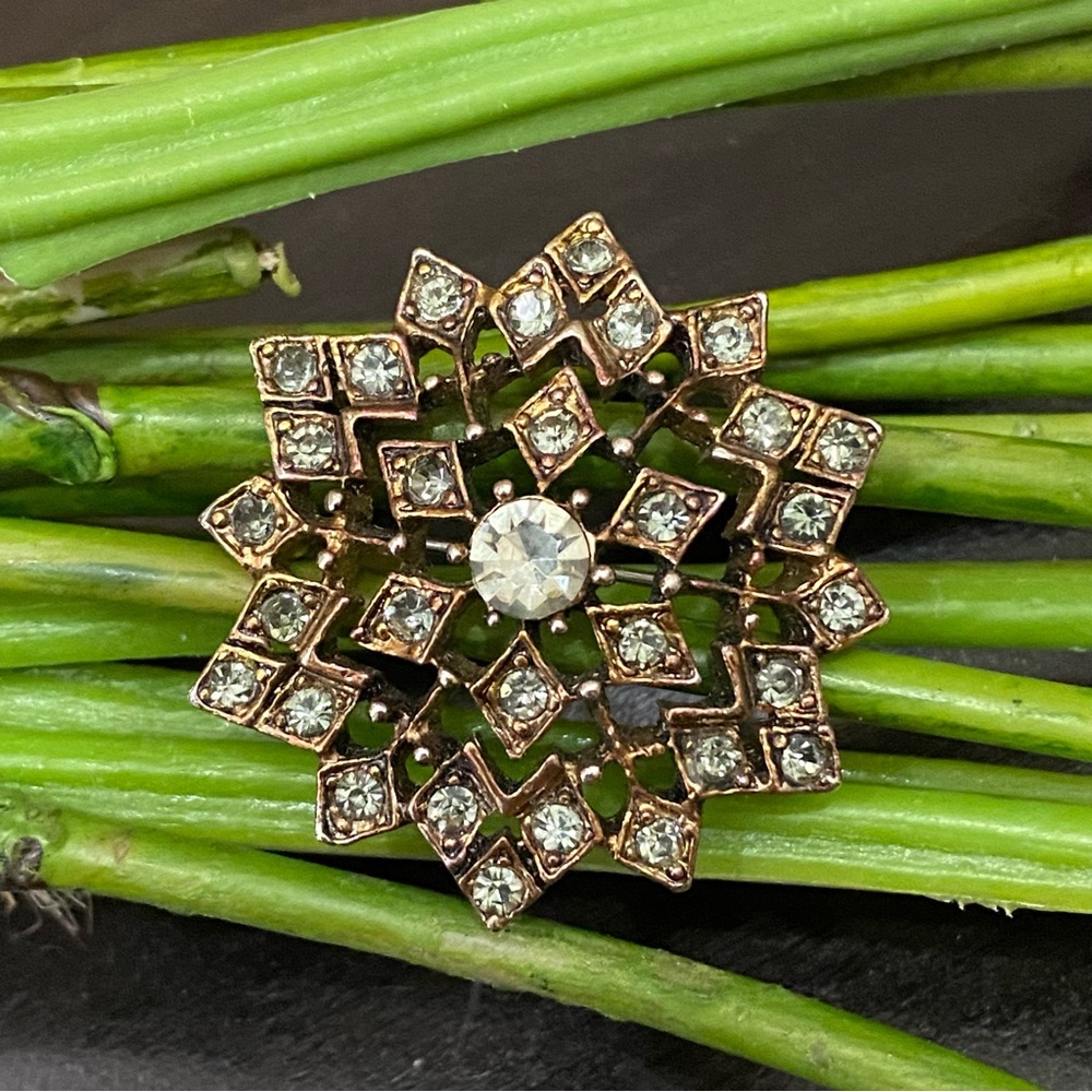 Vintage Unsigned Starburst Snowflake Rhinestones Brooch